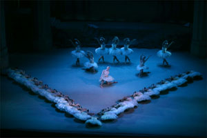 A grouping from the fourth scene of Rudolf Nureyev’s production of Swan Lake for the Vienna State Opera Ballet, Vienna, 2004
